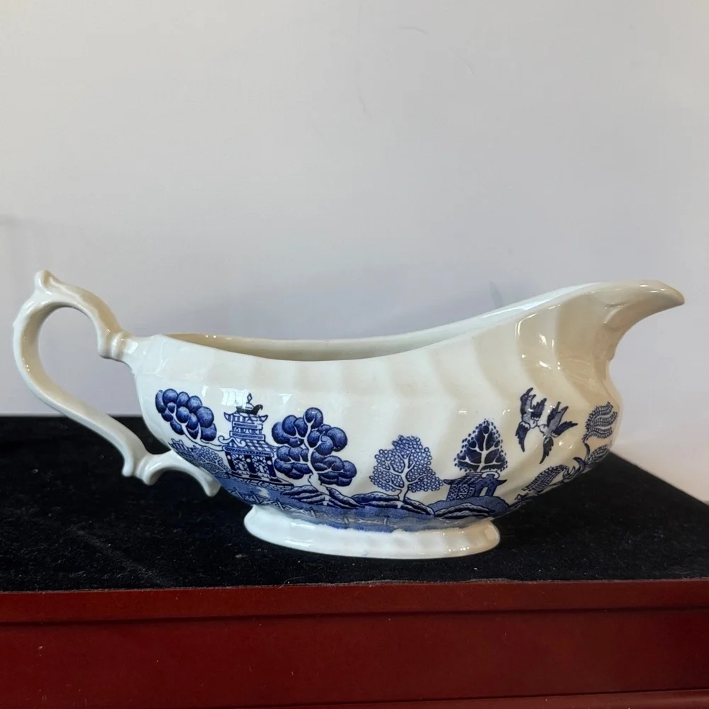 Vintage Churchill Blue Willow gravy boat.
